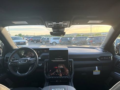 New 2026 GMC Yukon AT4 Ultimate AWD/4WD image 17