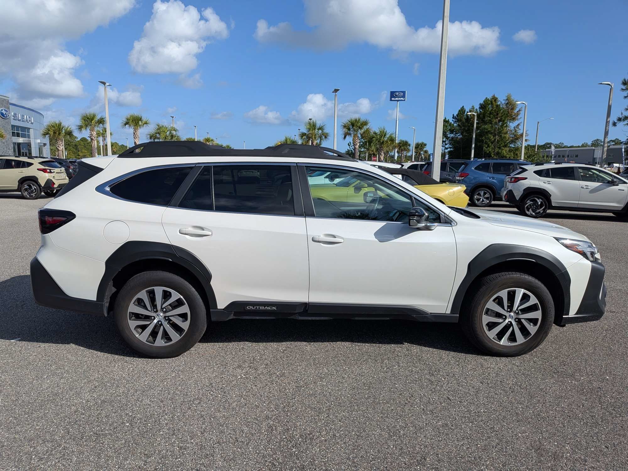Used 2024 Subaru Outback Premium AWD/4WD image 3