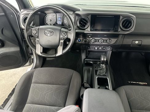 Used 2019 Toyota Tacoma TRD Sport AWD/4WD image 17
