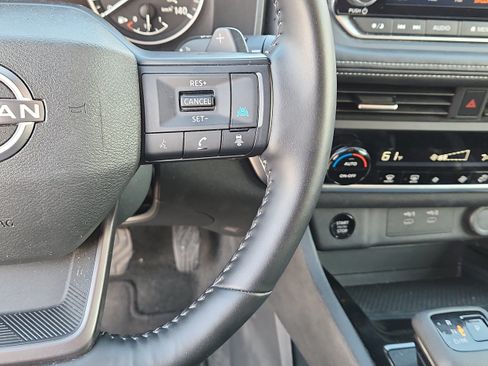 Used 2025 Nissan Rogue SV FWD image 18