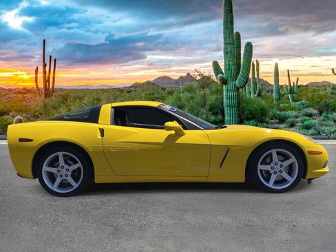 Used 2007 Chevrolet Corvette Coupe w/ Preferred Equipment Group RWD image 2