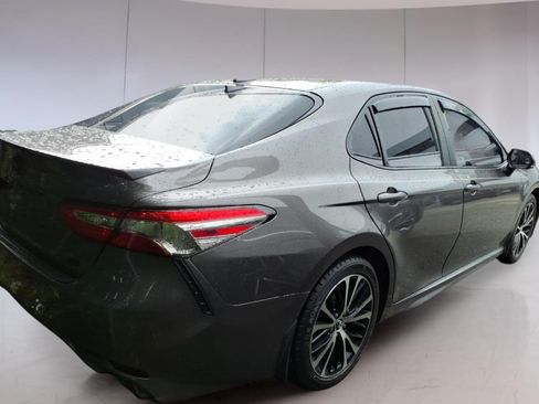 Used 2019 Toyota Camry SE FWD image 4
