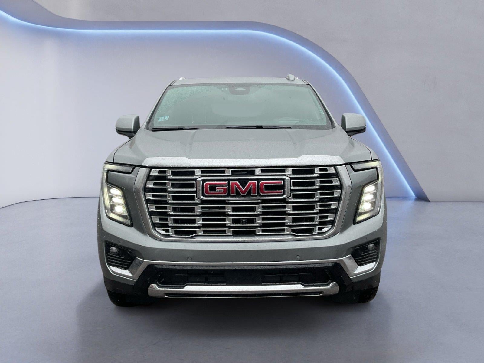 Used 2025 GMC Yukon XL Denali AWD/4WD image 8
