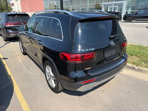 Used 2023 Mercedes-Benz GLB 250 4MATIC w/ Premium Package image 4
