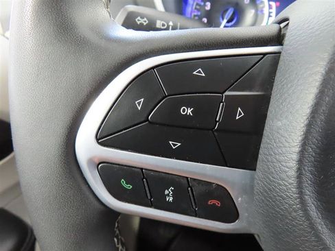Used 2024 Chrysler Pacifica Touring-L FWD image 23