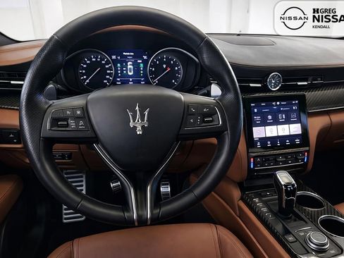 Used 2022 Maserati Quattroporte Modena RWD image 9