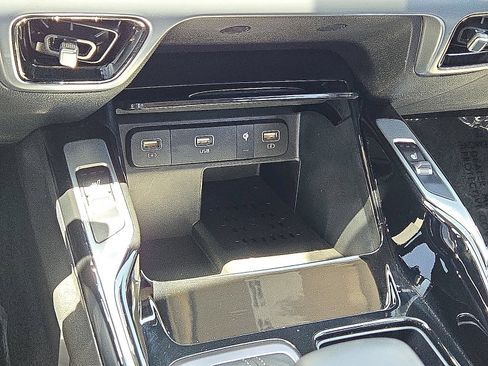 Used 2023 Kia Sorento SX FWD image 29