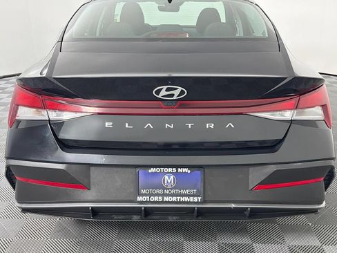 Used 2025 Hyundai Elantra SEL FWD image 24
