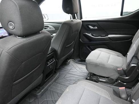 Used 2023 Chevrolet Traverse LT FWD image 25