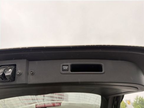 Used 2021 Toyota Highlander XSE FWD image 17