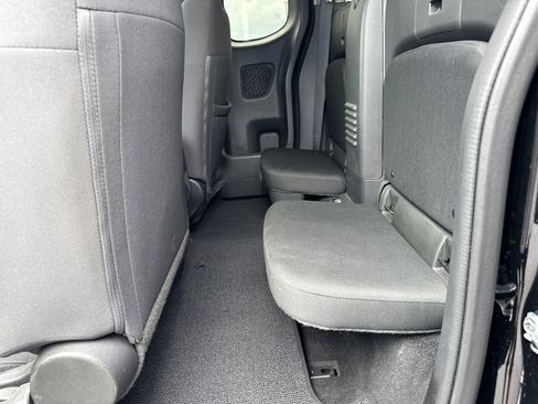 Used 2023 Nissan Frontier S RWD image 21