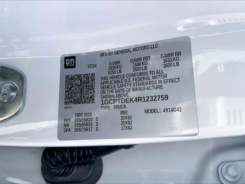 Used 2024 Chevrolet Colorado Z71 w/ Z71 Convenience Package 2 AWD/4WD image 32