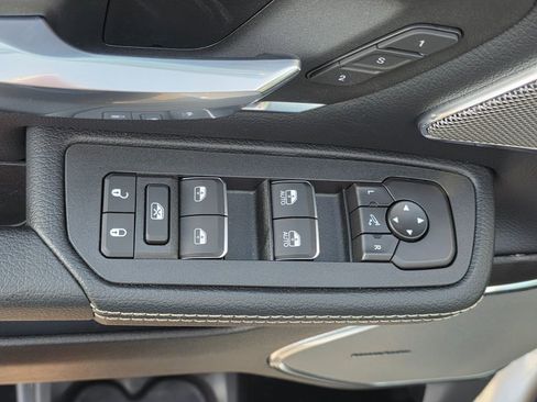 New 2026 RAM 1500 Laramie AWD/4WD image 14