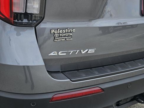 Used 2025 Ford Explorer Active image 7