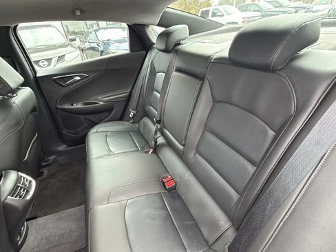 Used 2018 Chevrolet Malibu LT w/ Leather Package FWD image 19