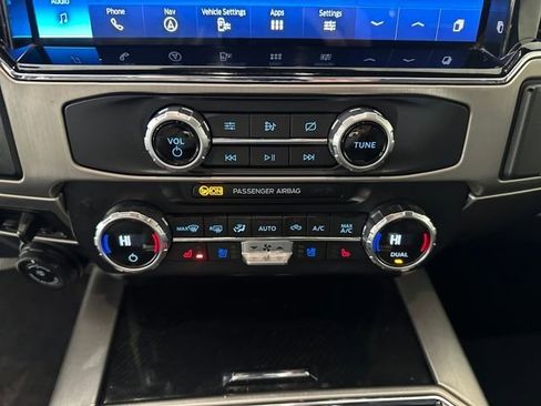 Used 2022 Ford F350 Platinum w/ FX4 Off-Road Package AWD/4WD image 23