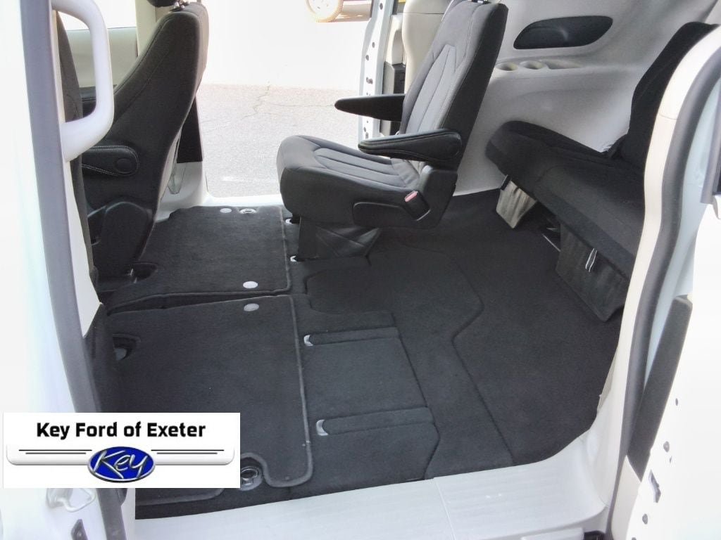 Used 2023 Chrysler Voyager LX FWD image 25
