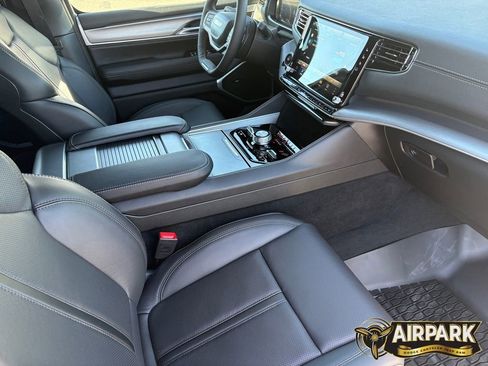 New 2026 Jeep Grand Wagoneer L Limited w/ Convenience Group I image 11