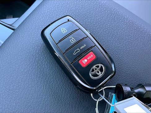 Used 2026 Toyota Camry SE image 13