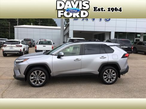 Used 2024 Toyota RAV4 Limited FWD image 4