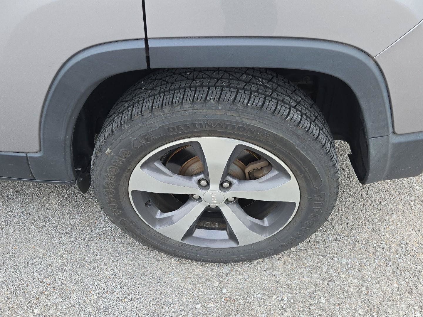 Used 2020 Jeep Cherokee Limited AWD/4WD image 11
