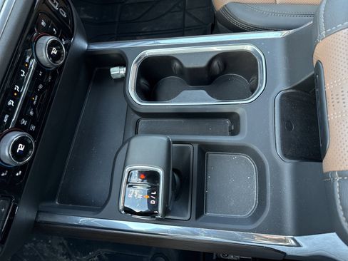 Used 2025 Chevrolet Silverado 1500 High Country w/ High Country Premium Package AWD/4WD image 15