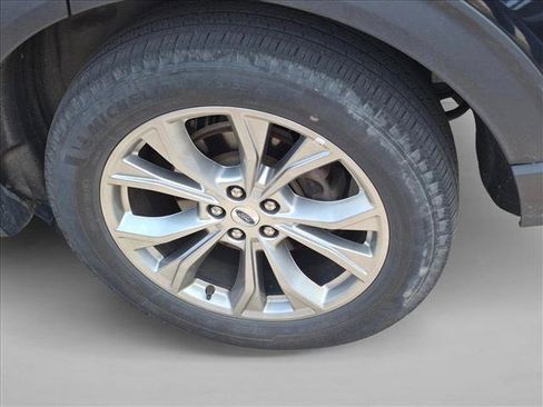 Used 2022 Ford Explorer XLT w/ Equipment Group 202A AWD/4WD image 9