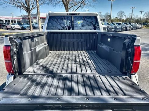 Used 2024 Toyota Tacoma TRD Off-Road image 31