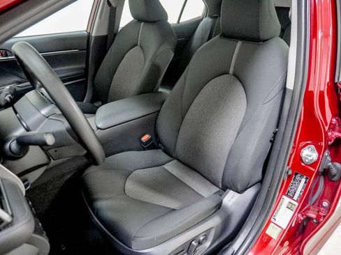 Used 2022 Toyota Camry LE image 19