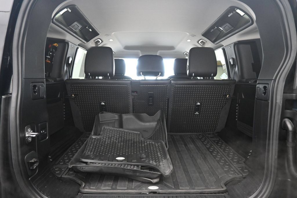Used 2020 Land Rover Defender 110 SE AWD/4WD image 24