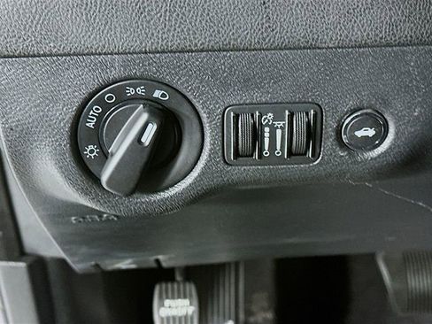 Used 2020 Dodge Charger SXT RWD image 12