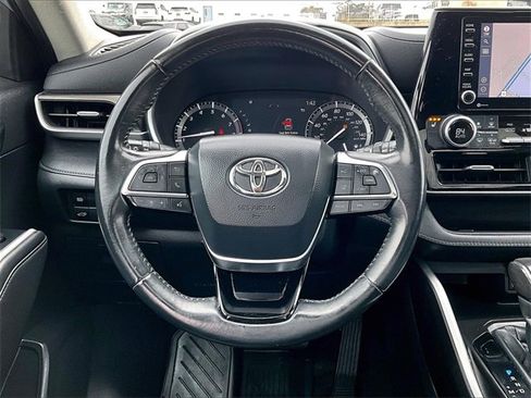 Used 2020 Toyota Highlander XLE image 17