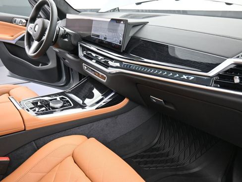Used 2026 BMW X7 xDrive40i w/ M Sport Package image 21