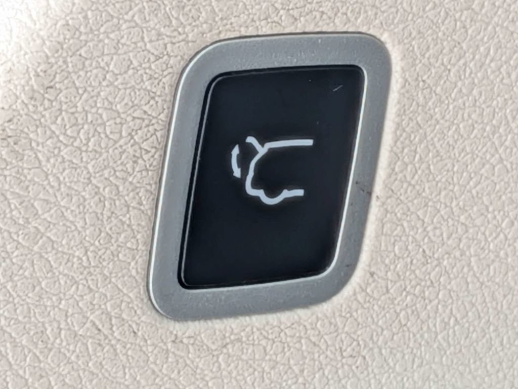 Used 2024 Chrysler Pacifica Touring-L FWD image 14