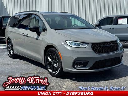Used 2025 Chrysler Pacifica Limited