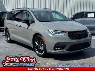 Used 2025 Chrysler Pacifica Limited FWD video 1