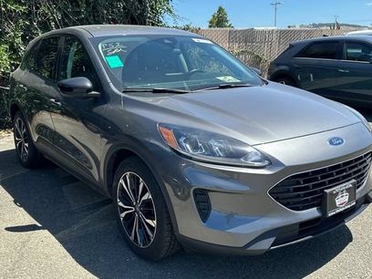 Used 2022 Ford Escape SE w/ SE Sport Appearance Package