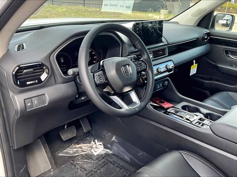 New 2025 Honda Pilot EX-L image 9