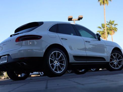 Used 2016 Porsche Macan S image 19