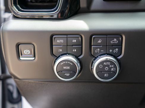 Used 2025 GMC Sierra 1500 AT4 w/ AT4 Premium Package AWD/4WD image 20