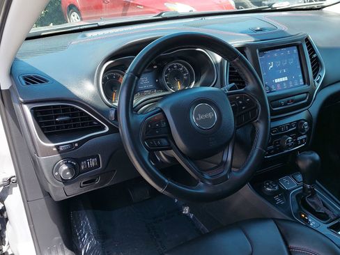 Used 2019 Jeep Cherokee Trailhawk w/ Cold Weather Group AWD/4WD image 15