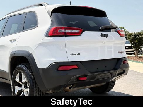 Used 2017 Jeep Cherokee Trailhawk AWD/4WD image 5