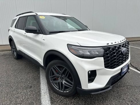 Certified 2025 Ford Explorer ST-Line w/ ST-Line Street Pack AWD/4WD image 10