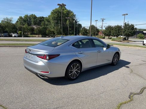 Certified 2023 Lexus ES 350 w/ Premium Package FWD image 4