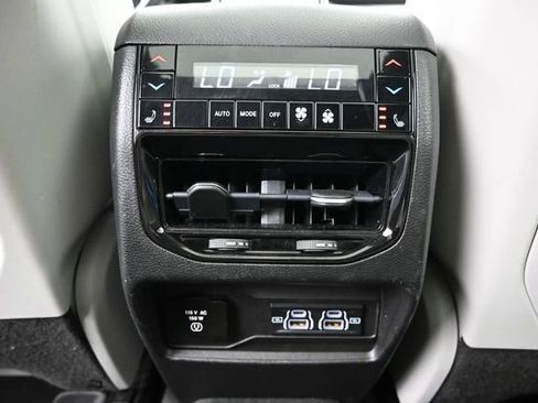 Used 2022 Jeep Grand Cherokee L Overland w/ Luxury Tech Group IV AWD/4WD image 25