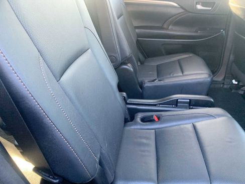 Used 2017 Toyota Highlander Limited image 26