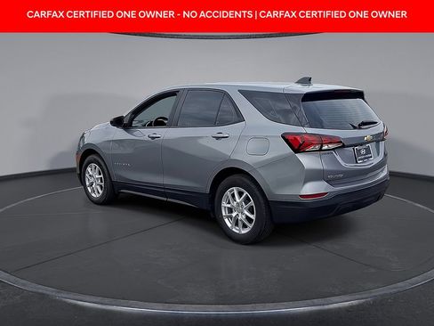 Used 2023 Chevrolet Equinox LS FWD image 2