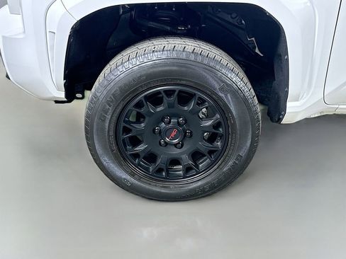 Used 2024 Toyota Tacoma SR5 AWD/4WD image 8