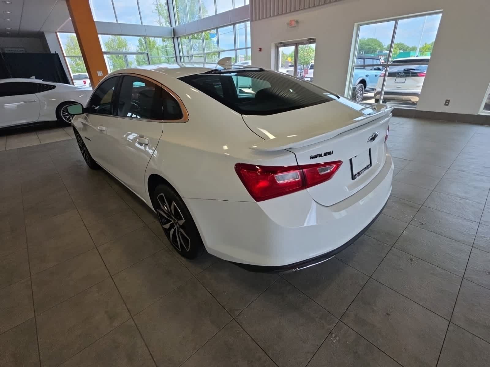 Used 2022 Chevrolet Malibu RS FWD image 2