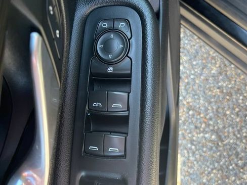 Used 2022 GMC Terrain SLE w/ Driver Convenience Package FWD image 5